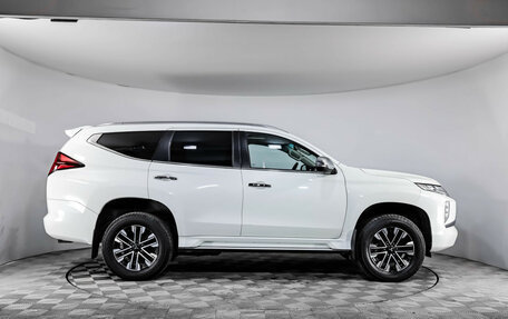 Mitsubishi Montero Sport, 2022 год, 3 999 000 рублей, 4 фотография