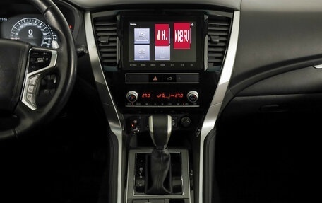 Mitsubishi Montero Sport, 2022 год, 3 999 000 рублей, 11 фотография