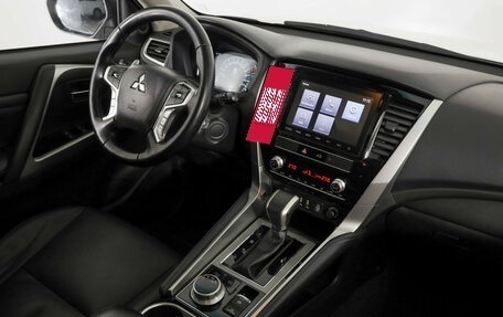 Mitsubishi Montero Sport, 2022 год, 3 999 000 рублей, 9 фотография