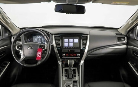 Mitsubishi Montero Sport, 2022 год, 3 999 000 рублей, 10 фотография