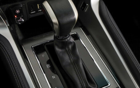 Mitsubishi Montero Sport, 2022 год, 3 999 000 рублей, 19 фотография