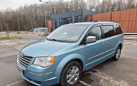 Chrysler Town & Country V рестайлинг, 2008 год, 1 580 000 рублей, 1 фотография