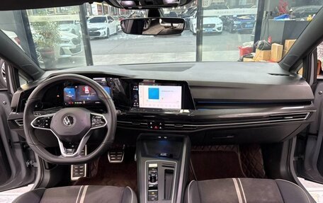 Volkswagen Golf VIII, 2023 год, 2 160 000 рублей, 13 фотография