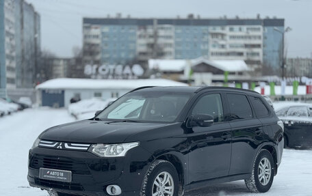 Mitsubishi Outlander III рестайлинг 3, 2013 год, 1 569 000 рублей, 2 фотография