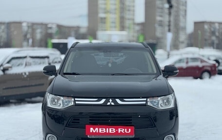 Mitsubishi Outlander III рестайлинг 3, 2013 год, 1 569 000 рублей, 3 фотография