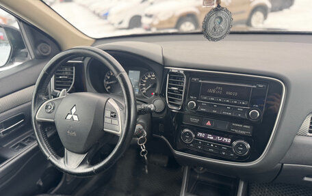 Mitsubishi Outlander III рестайлинг 3, 2013 год, 1 569 000 рублей, 15 фотография