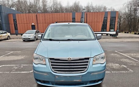 Chrysler Town & Country V рестайлинг, 2008 год, 1 580 000 рублей, 2 фотография