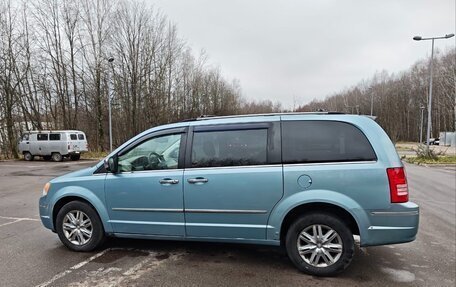 Chrysler Town & Country V рестайлинг, 2008 год, 1 580 000 рублей, 8 фотография