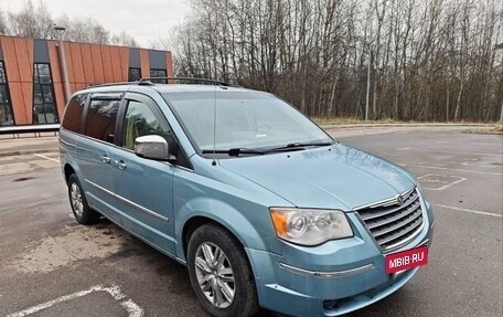 Chrysler Town & Country V рестайлинг, 2008 год, 1 580 000 рублей, 3 фотография