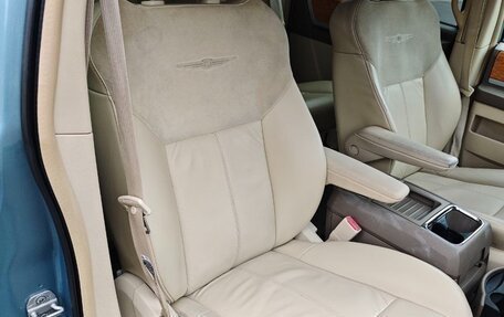 Chrysler Town & Country V рестайлинг, 2008 год, 1 580 000 рублей, 12 фотография