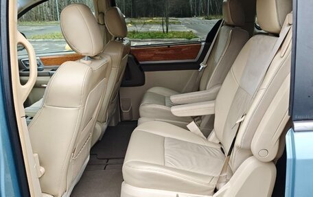 Chrysler Town & Country V рестайлинг, 2008 год, 1 580 000 рублей, 13 фотография