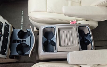 Chrysler Town & Country V рестайлинг, 2008 год, 1 580 000 рублей, 21 фотография