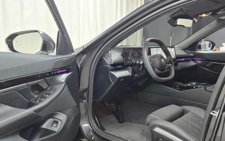 BMW 5 серия, 2023 год, 6 190 000 рублей, 10 фотография