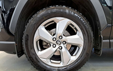 Toyota RAV4, 2021 год, 4 050 000 рублей, 22 фотография