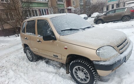 Chevrolet Niva I рестайлинг, 2004 год, 250 000 рублей, 1 фотография