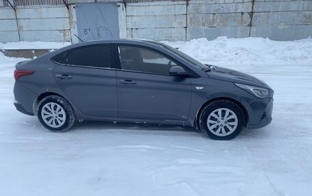 Hyundai Solaris II рестайлинг, 2022 год, 1 800 000 рублей, 4 фотография