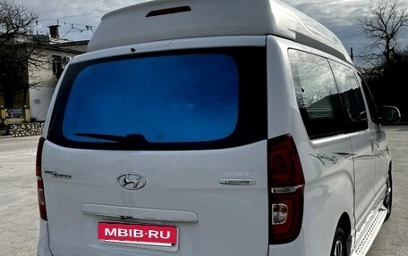 Hyundai Grand Starex Grand Starex I рестайлинг 2, 2019 год, 4 500 000 рублей, 3 фотография