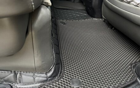 Toyota Land Cruiser 200, 2010 год, 3 000 000 рублей, 21 фотография