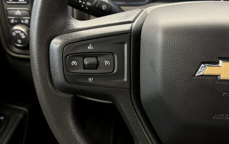 Chevrolet Silverado, 2022 год, 5 990 000 рублей, 15 фотография