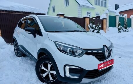 Renault Kaptur I рестайлинг, 2022 год, 1 695 000 рублей, 2 фотография