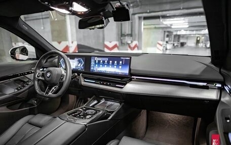 BMW 5 серия, 2023 год, 7 500 000 рублей, 6 фотография