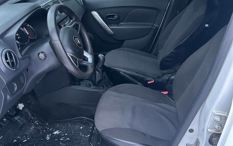 Renault Logan II, 2019 год, 650 000 рублей, 12 фотография