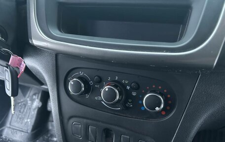 Renault Logan II, 2019 год, 650 000 рублей, 11 фотография