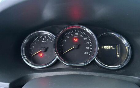 Renault Logan II, 2019 год, 650 000 рублей, 10 фотография