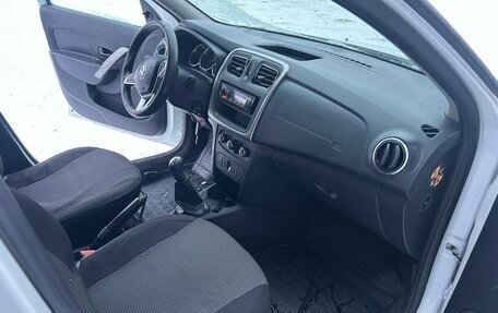 Renault Logan II, 2019 год, 650 000 рублей, 13 фотография