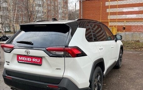 Toyota RAV4, 2020 год, 3 350 000 рублей, 7 фотография