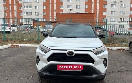 Toyota RAV4, 2020 год, 3 350 000 рублей, 4 фотография
