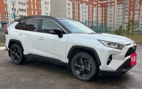 Toyota RAV4, 2020 год, 3 350 000 рублей, 3 фотография