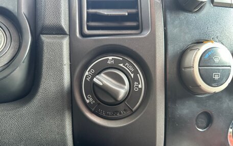 Infiniti QX56, 2005 год, 1 000 000 рублей, 34 фотография