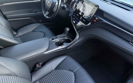 Toyota Camry, 2022 год, 3 350 000 рублей, 10 фотография