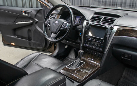 Toyota Camry, 2017 год, 2 198 000 рублей, 11 фотография