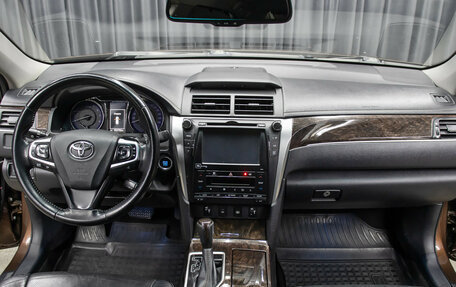 Toyota Camry, 2017 год, 2 198 000 рублей, 13 фотография