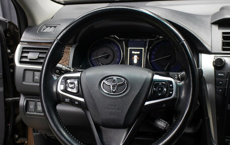 Toyota Camry, 2017 год, 2 198 000 рублей, 16 фотография