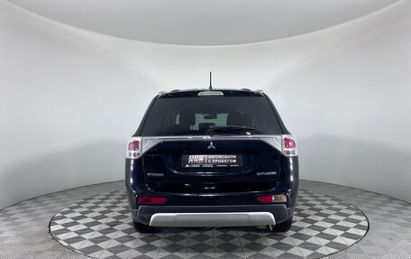 Mitsubishi Outlander III рестайлинг 3, 2014 год, 1 297 000 рублей, 6 фотография