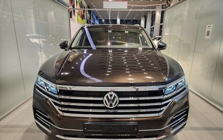 Volkswagen Touareg III, 2019 год, 4 700 000 рублей, 2 фотография