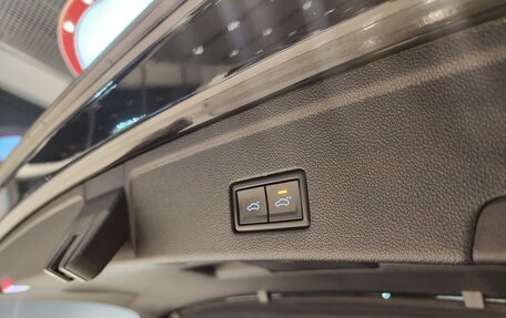 Volkswagen Touareg III, 2019 год, 4 700 000 рублей, 8 фотография