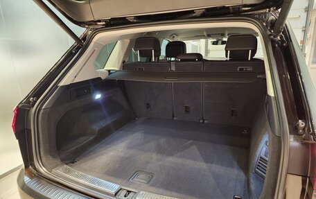 Volkswagen Touareg III, 2019 год, 4 700 000 рублей, 7 фотография