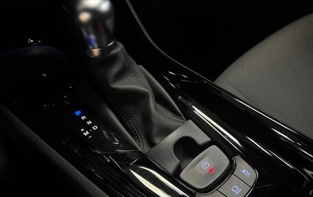 Toyota C-HR I рестайлинг, 2021 год, 2 530 000 рублей, 18 фотография