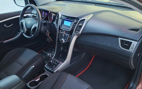 Hyundai i30 II рестайлинг, 2013 год, 880 000 рублей, 11 фотография