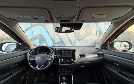 Mitsubishi Outlander III рестайлинг 3, 2019 год, 1 984 000 рублей, 2 фотография