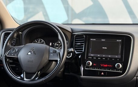 Mitsubishi Outlander III рестайлинг 3, 2019 год, 1 984 000 рублей, 14 фотография