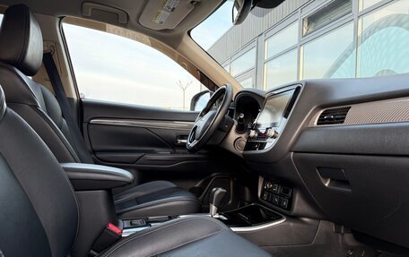 Mitsubishi Outlander III рестайлинг 3, 2019 год, 1 984 000 рублей, 6 фотография