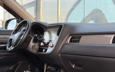 Mitsubishi Outlander III рестайлинг 3, 2019 год, 1 984 000 рублей, 11 фотография