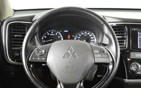 Mitsubishi Outlander III рестайлинг 3, 2016 год, 1 797 900 рублей, 12 фотография