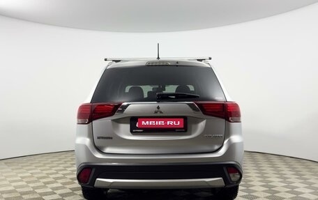 Mitsubishi Outlander III рестайлинг 3, 2016 год, 1 797 900 рублей, 4 фотография