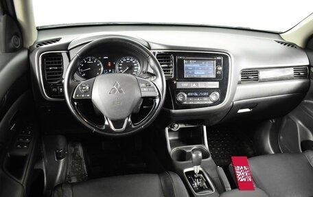 Mitsubishi Outlander III рестайлинг 3, 2016 год, 1 797 900 рублей, 6 фотография